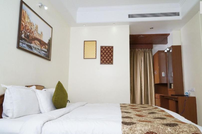Bk Castles Hotel Jabalpur Extérieur photo
