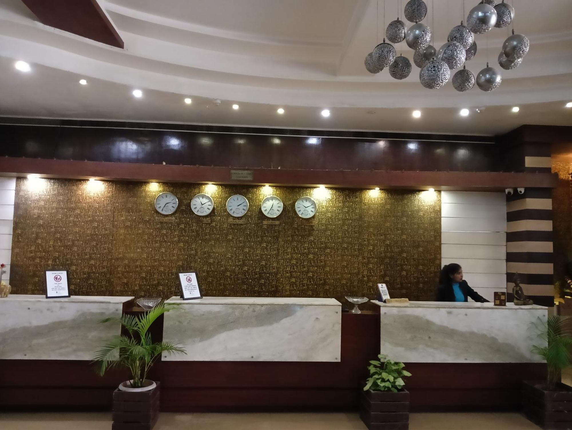 Bk Castles Hotel Jabalpur Extérieur photo