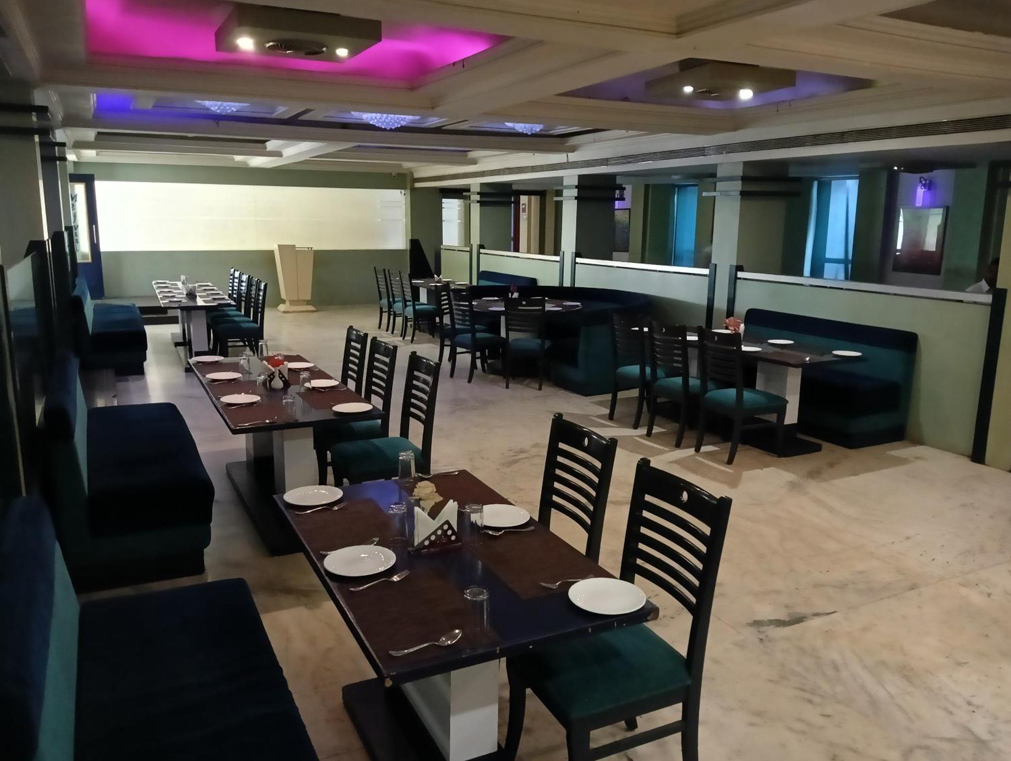 Bk Castles Hotel Jabalpur Extérieur photo