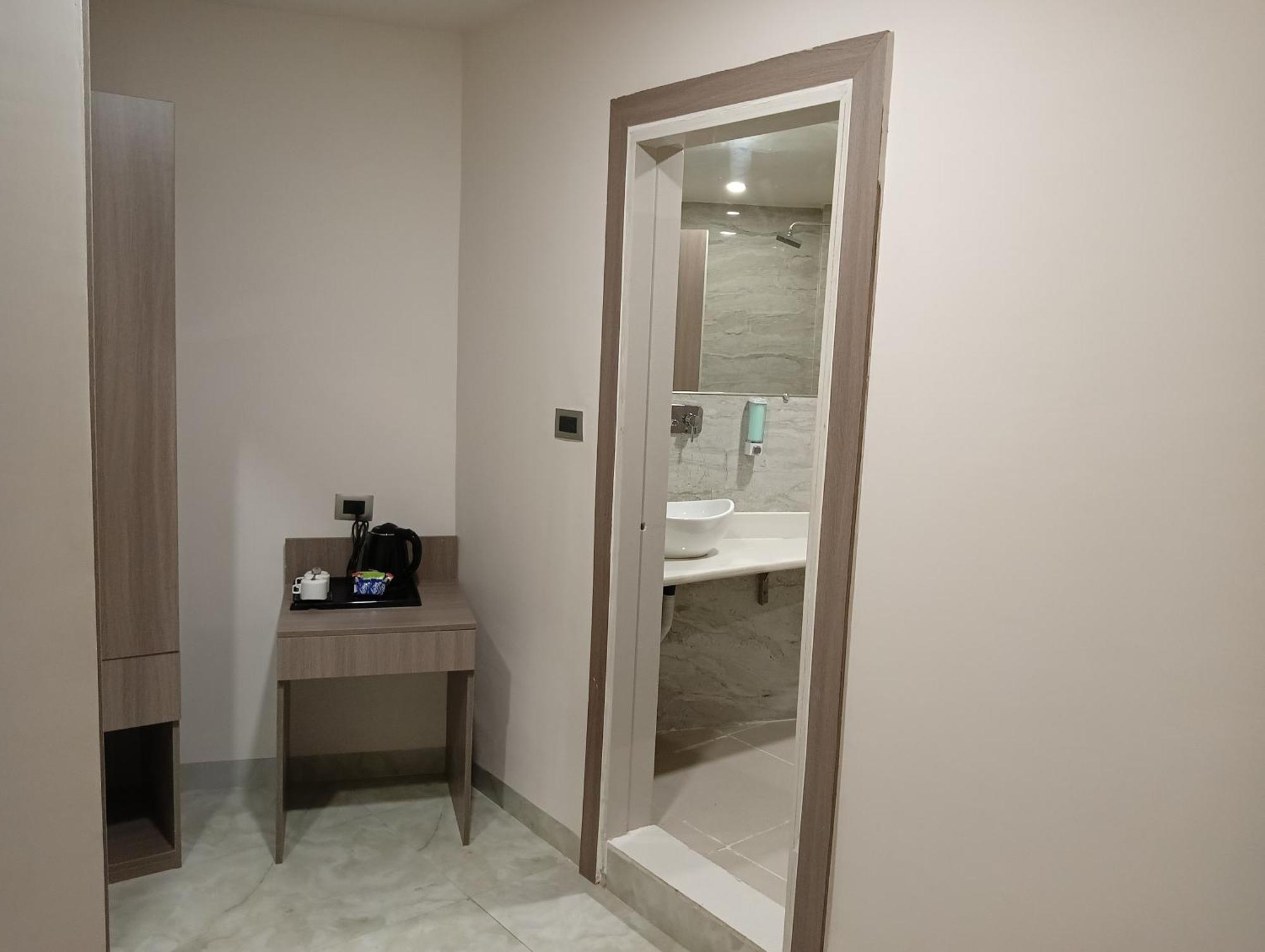 Bk Castles Hotel Jabalpur Extérieur photo