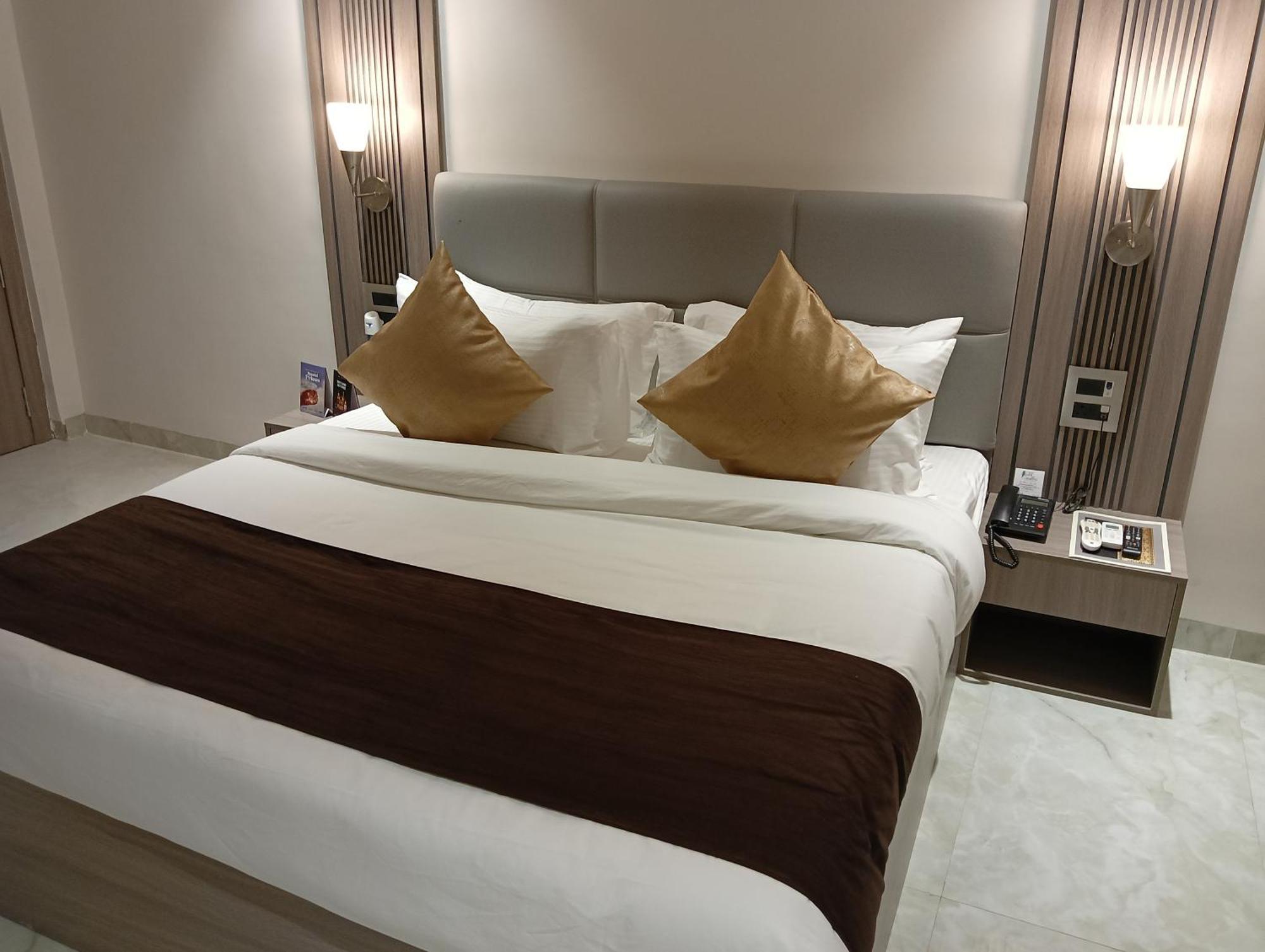 Bk Castles Hotel Jabalpur Extérieur photo