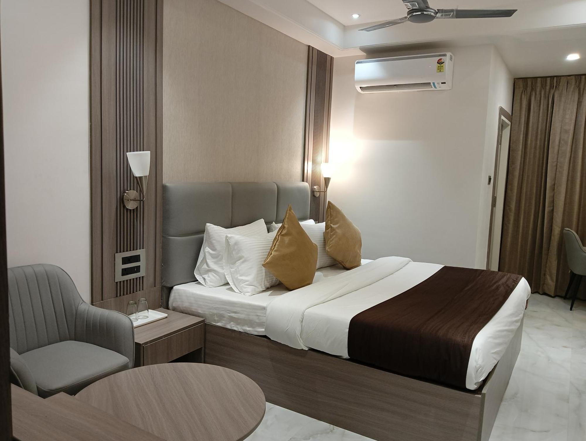 Bk Castles Hotel Jabalpur Extérieur photo