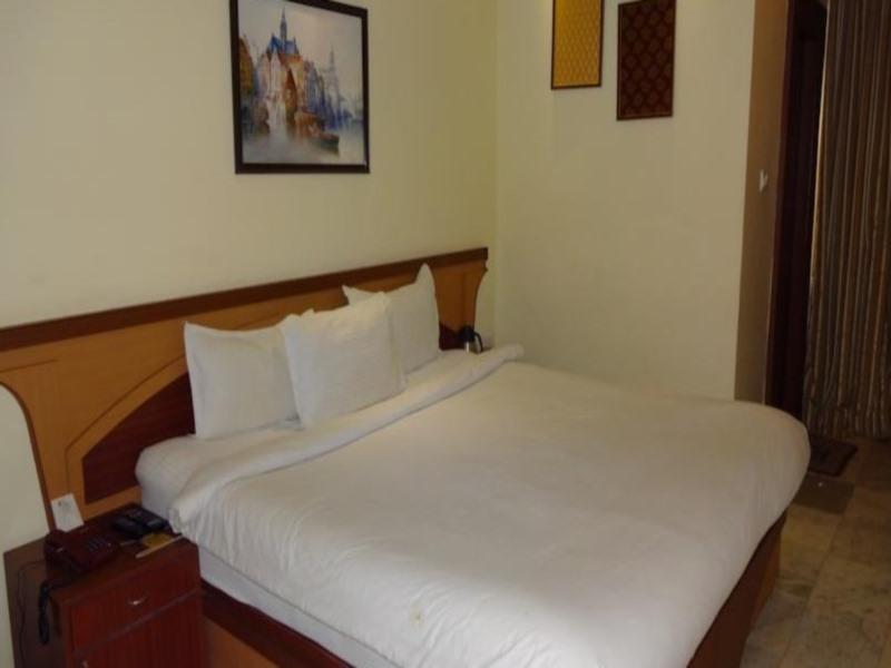 Bk Castles Hotel Jabalpur Extérieur photo