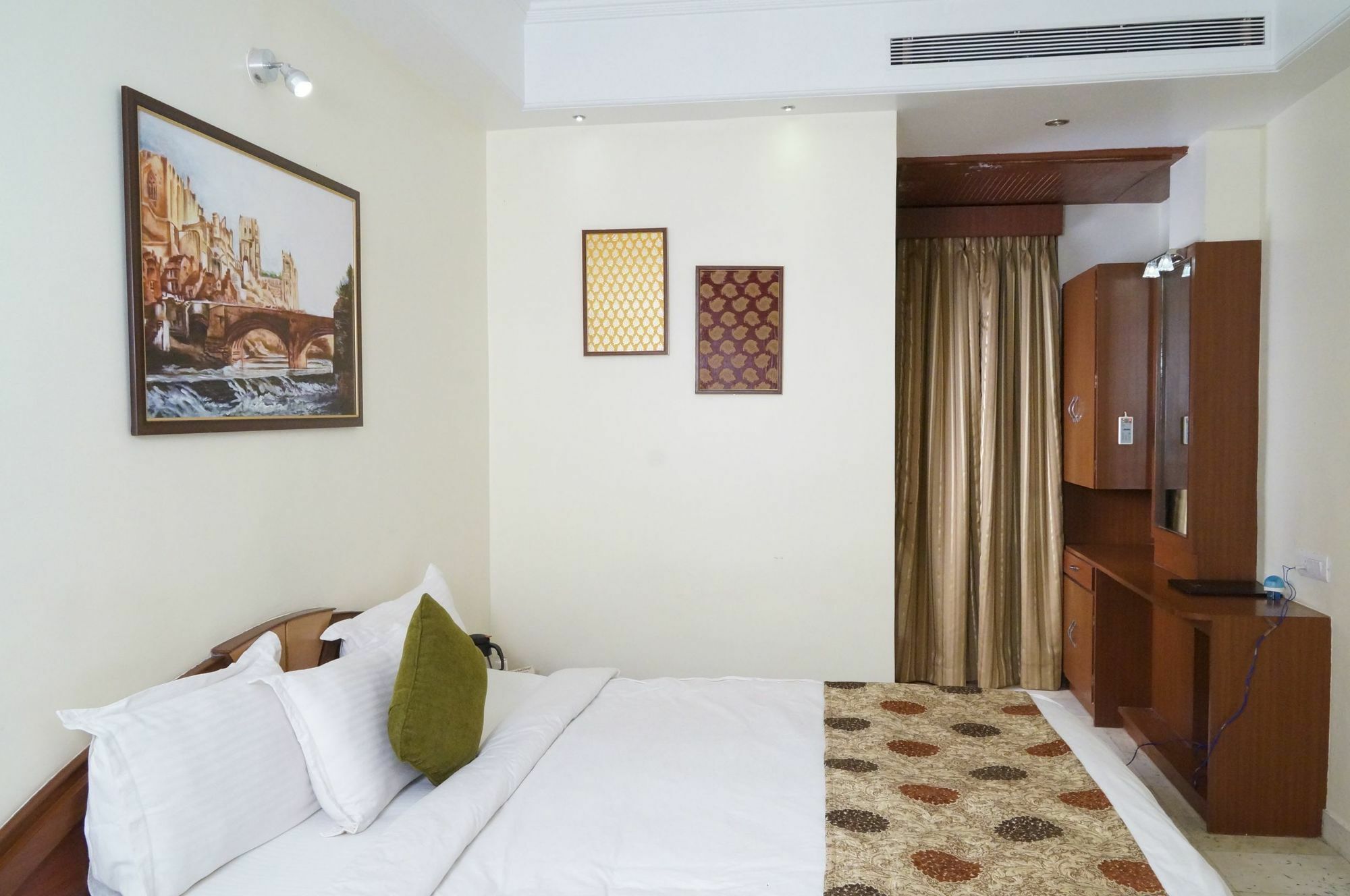 Bk Castles Hotel Jabalpur Extérieur photo