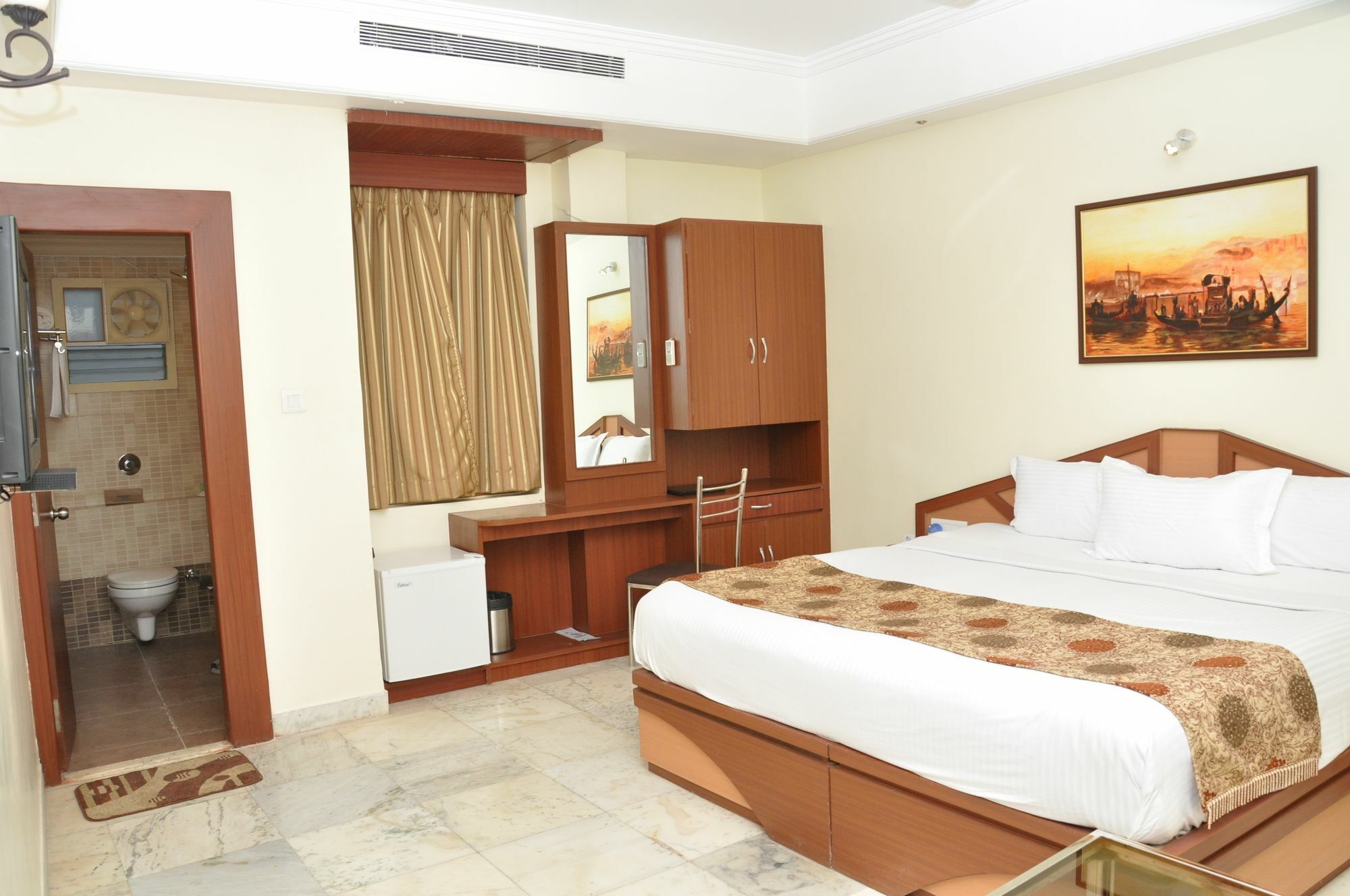 Bk Castles Hotel Jabalpur Extérieur photo